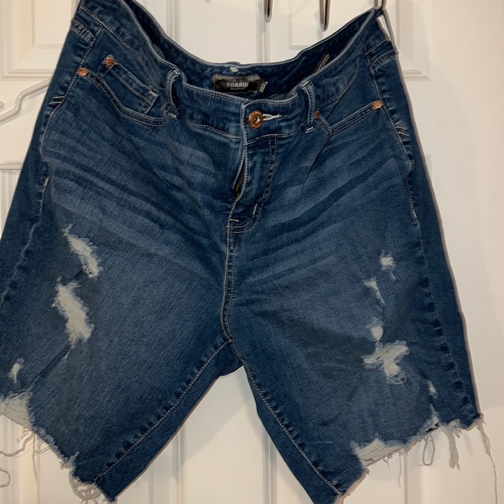 Torrid 22 boy cut jean shorts super comfy